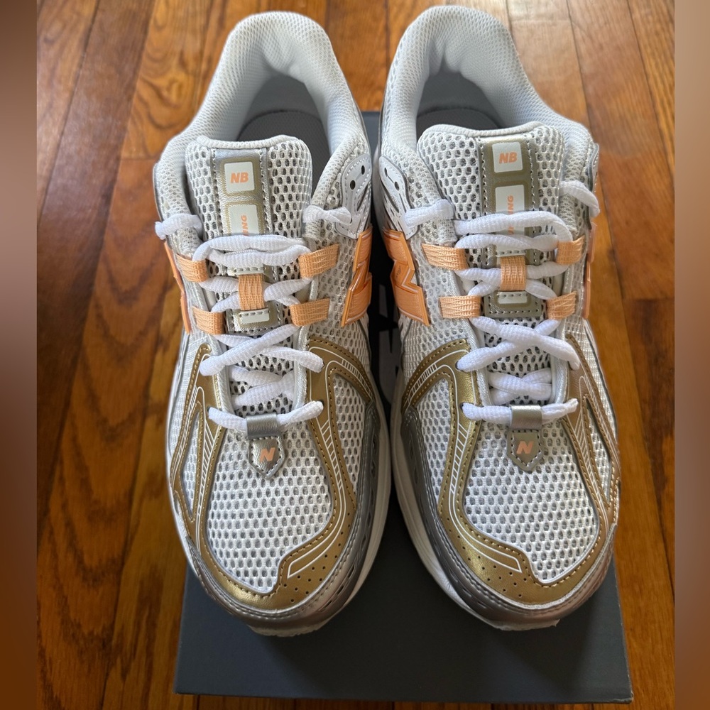 New Balance 1906R - Silver Metalic Peach Bloom - Size 8.5 Women/7 Youth - Picture 5 of 9